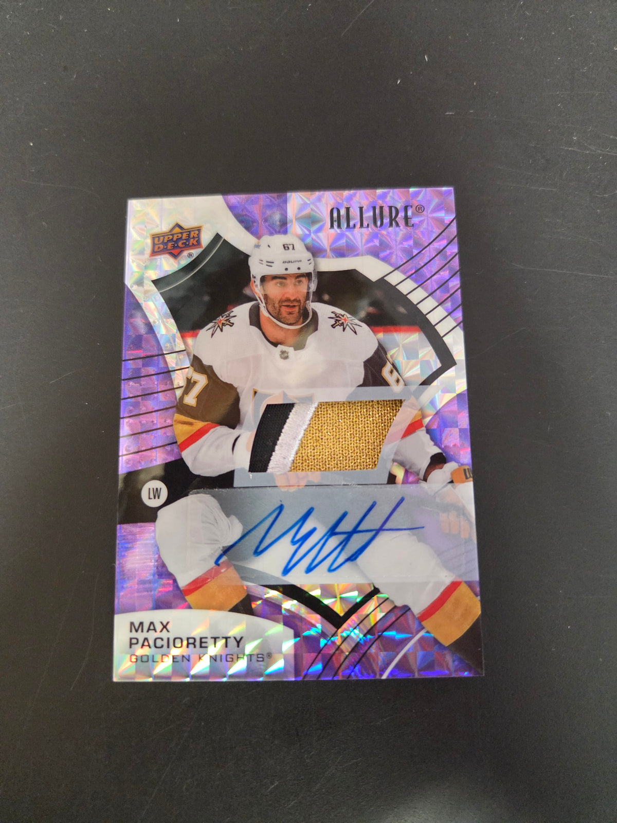 Max Pacioretty #38 1/10 Allure 2021-2022 (auto patch) (cabinet)