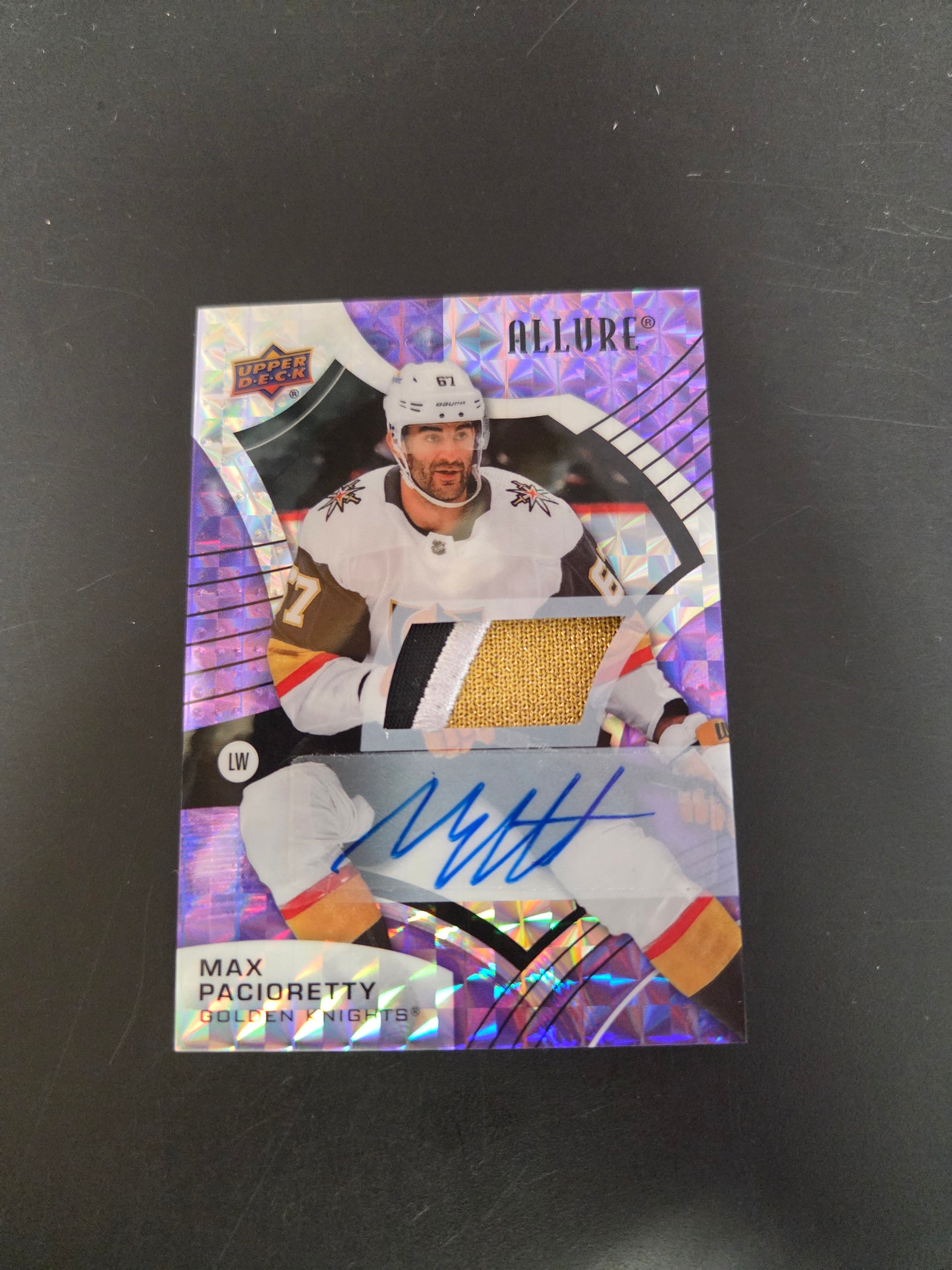 Max Pacioretty #38 1/10 Allure 2021-2022 (auto patch) (cabinet)