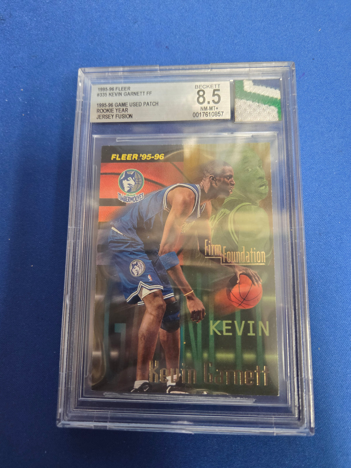 Kevin Garnett #335 rookie beckett 8.5 logo patch jersey fusion (Cabinet)