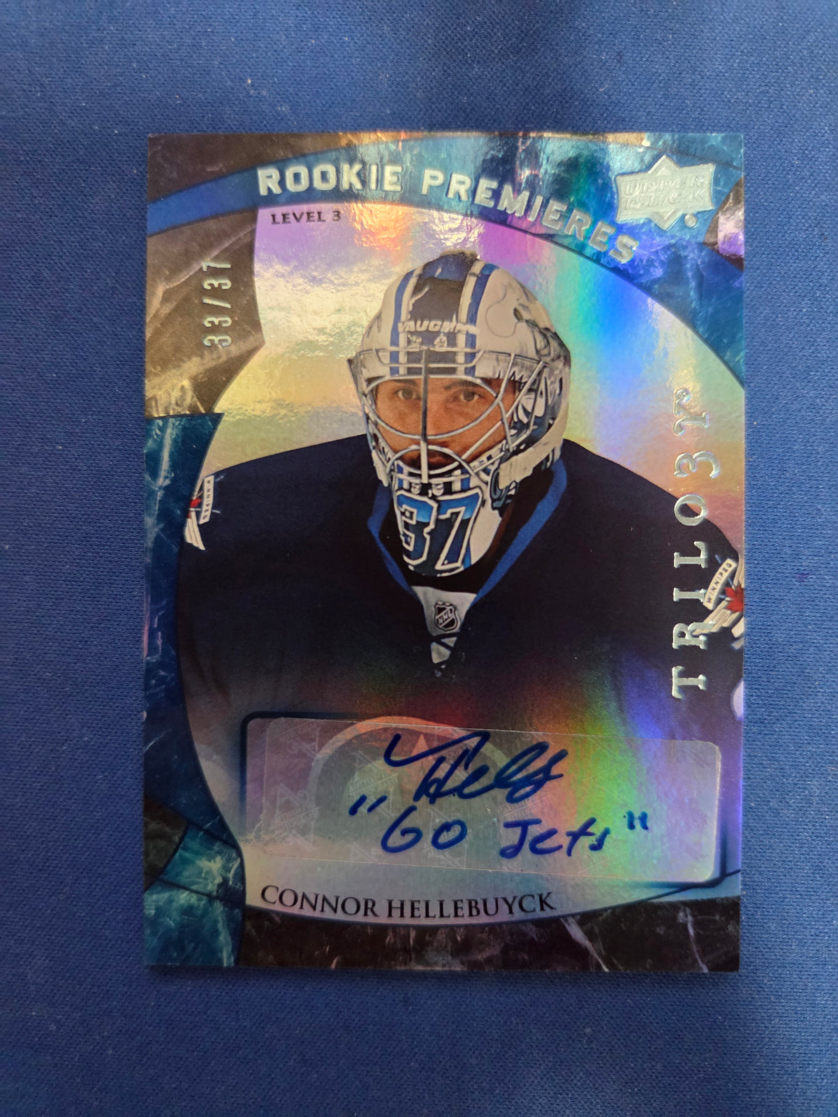 Connor Hellebuyck 33/37 Rookie Premieres Auto #194 (Cabinet-NM)