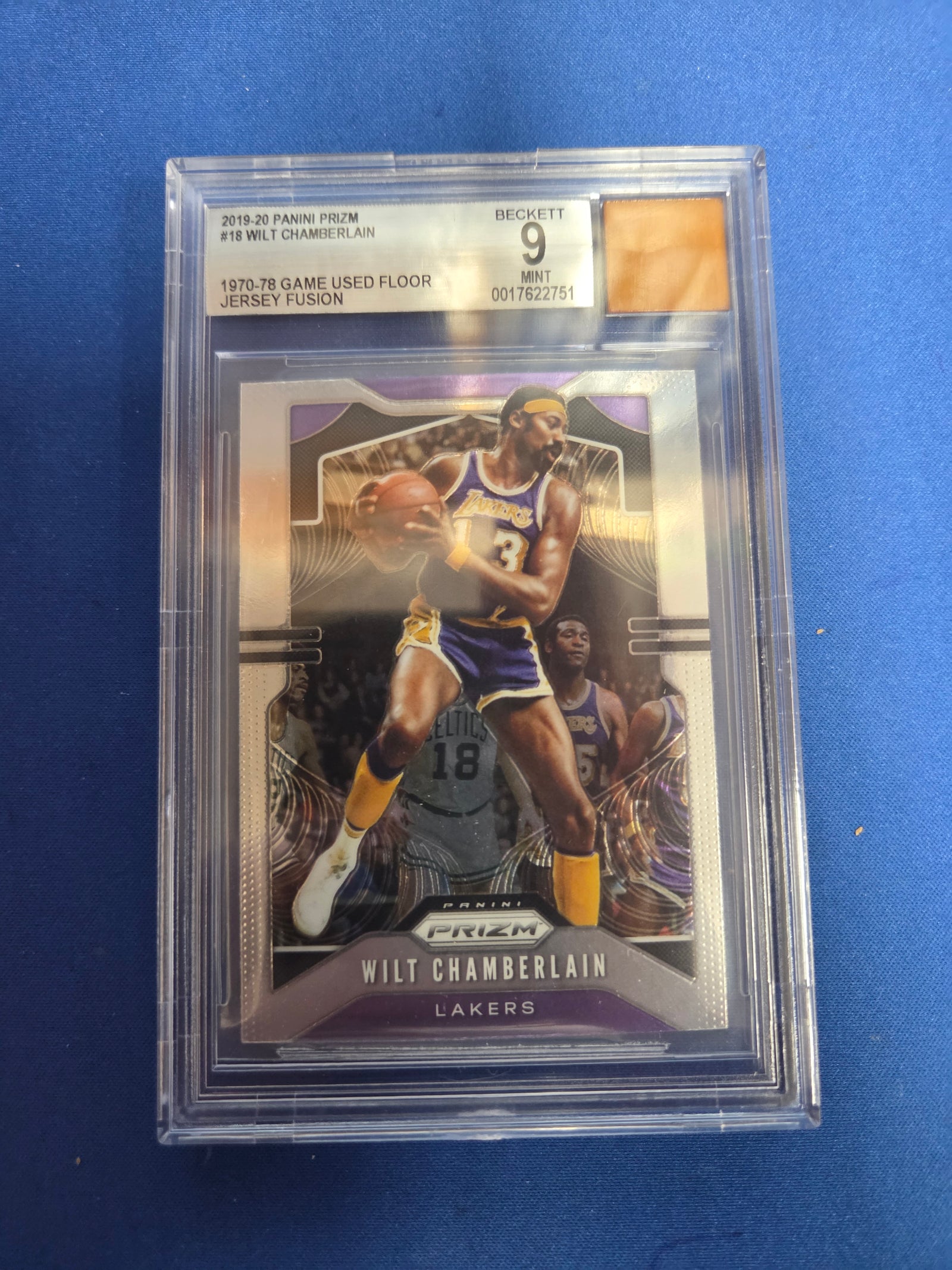 Wilt Chamberlain #18 beckett 9 game used floor patch jersey fusion (Cabinet)