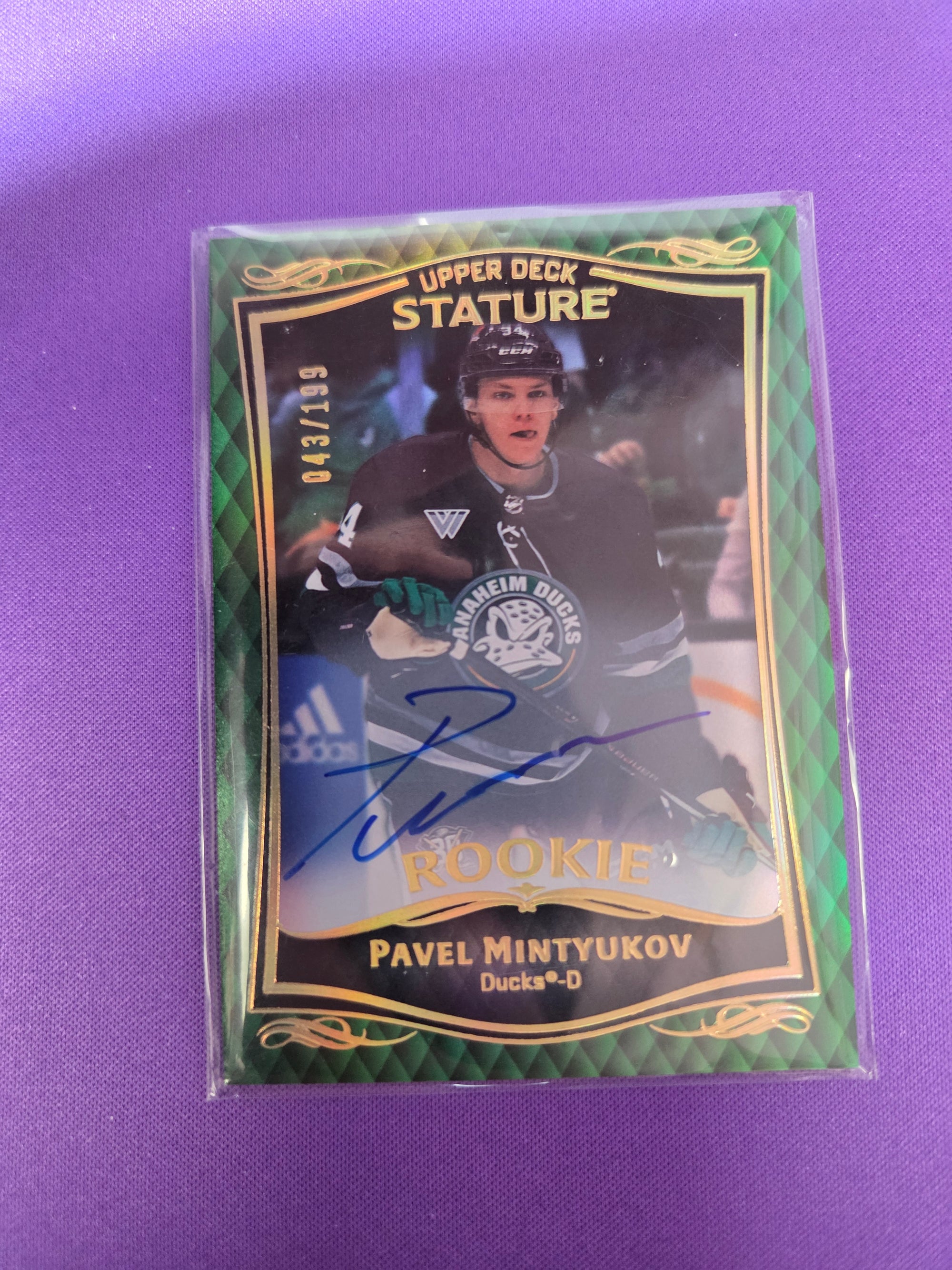 Pavel Mintyukov [Green Autograph] #49 43/199 (cabinet)