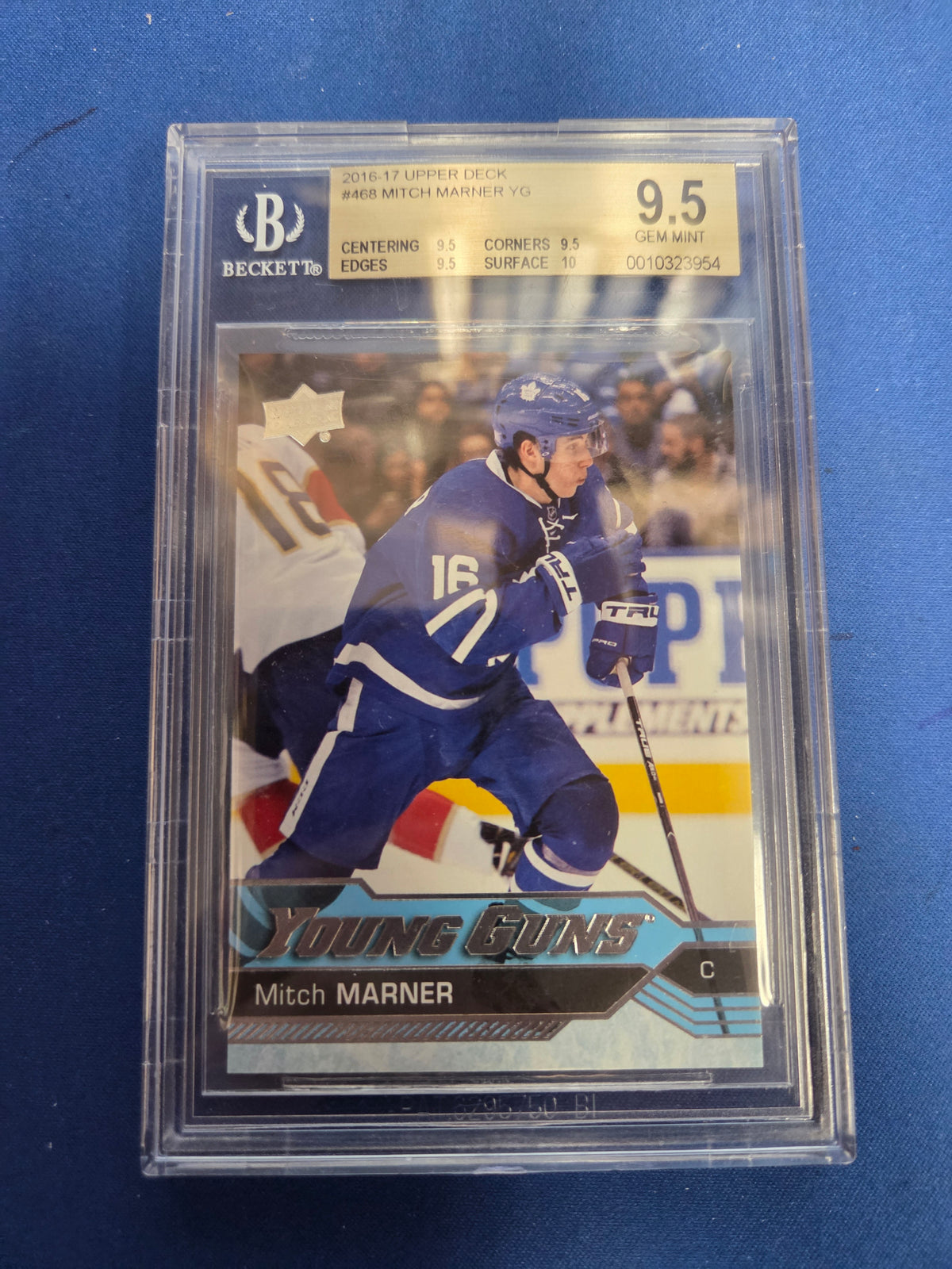 Beckett 9.5 Mitch Marner Young Guns #468 (cabinet)