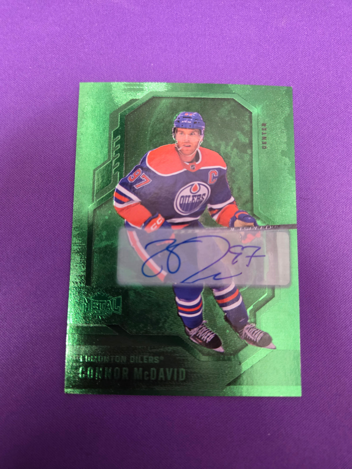 Connor McDavid #75 7/10 Green Auto Metal universe 2024-2025 (Cabinet-NM)
