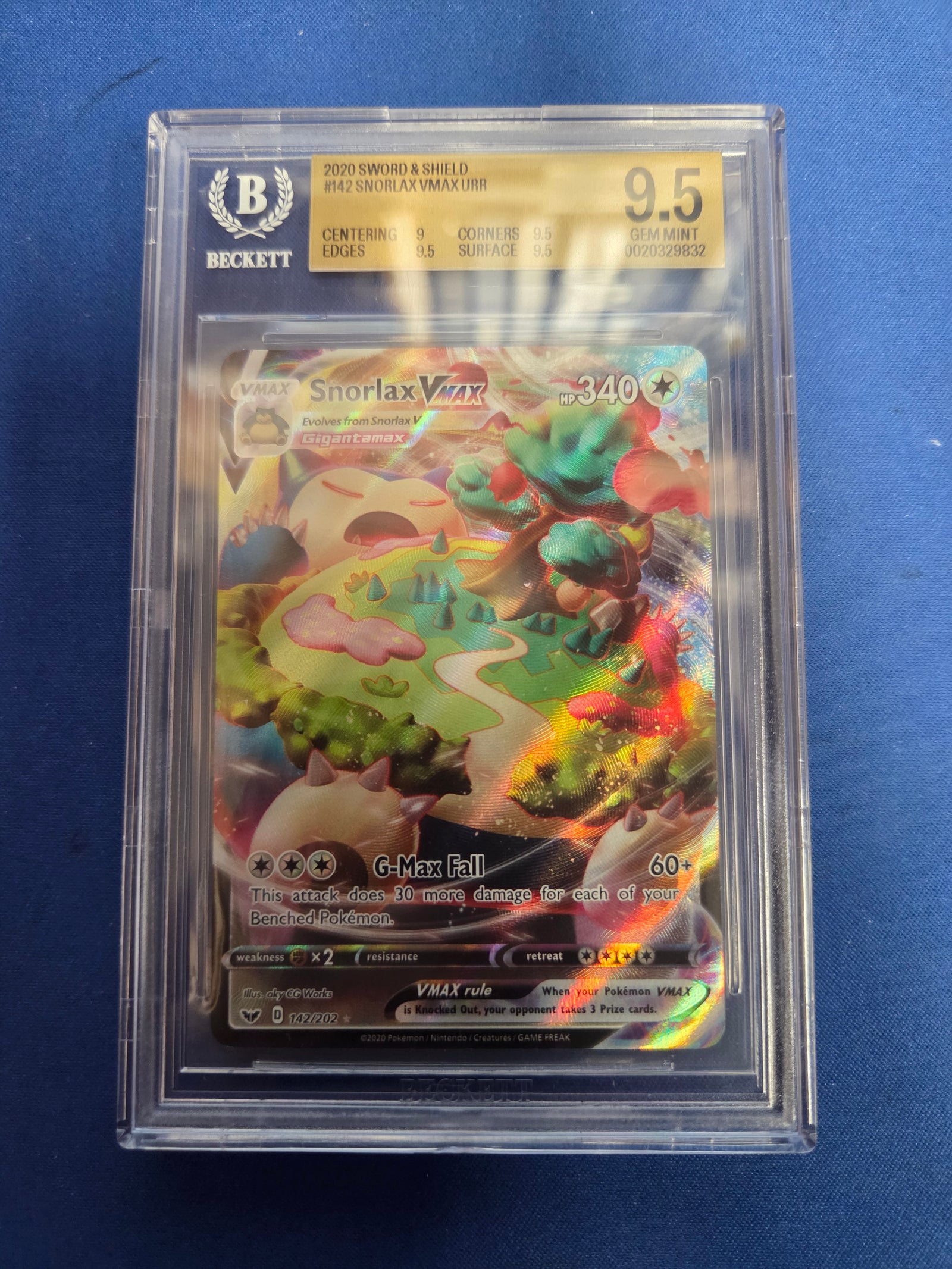 Beckett 9.5 Snorlax VMAX #142 Sword & Shield (Cabinet)