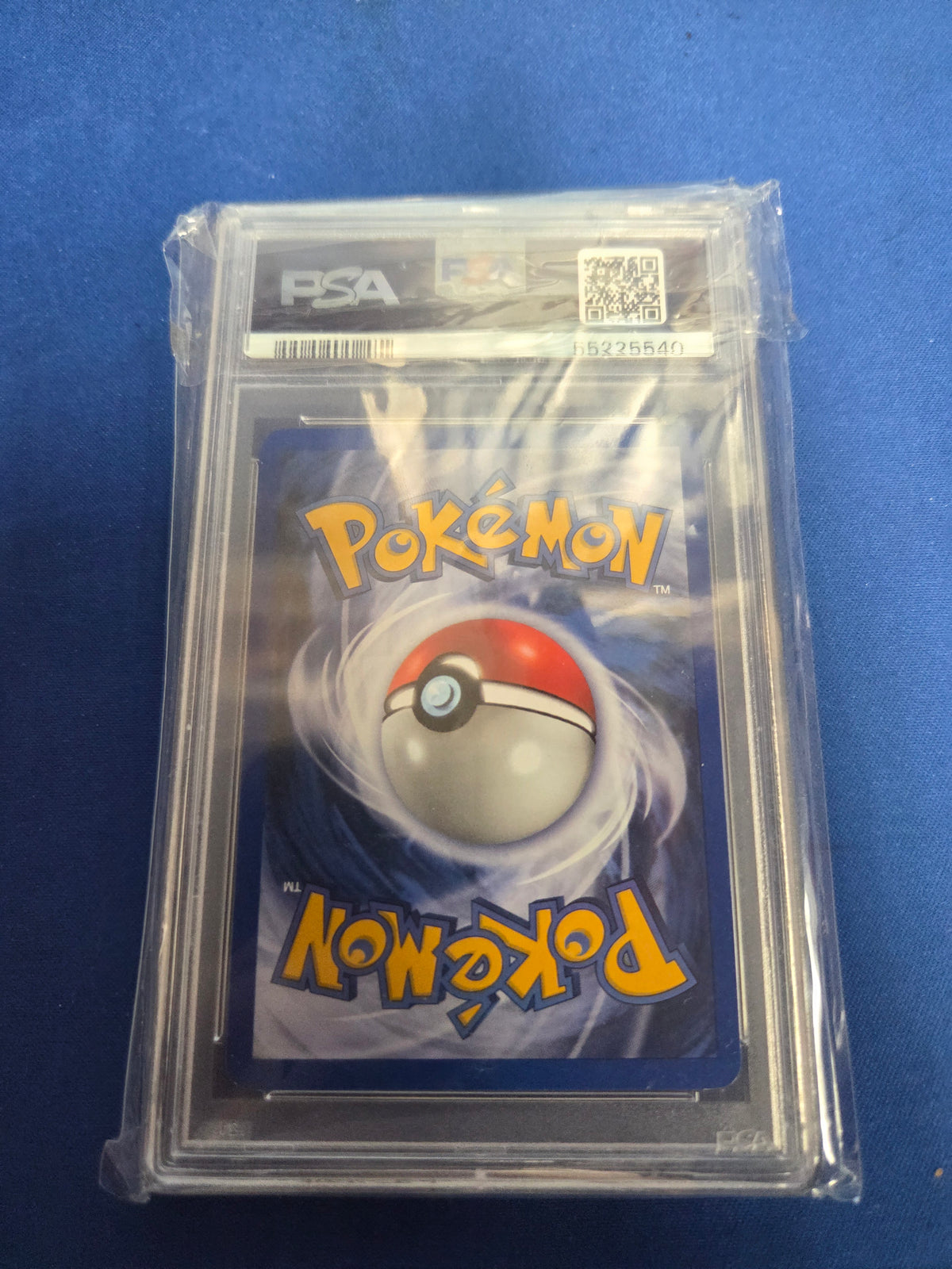 PSA 8 Venusaur #18 base set 2 Holofoil (Cabinet)