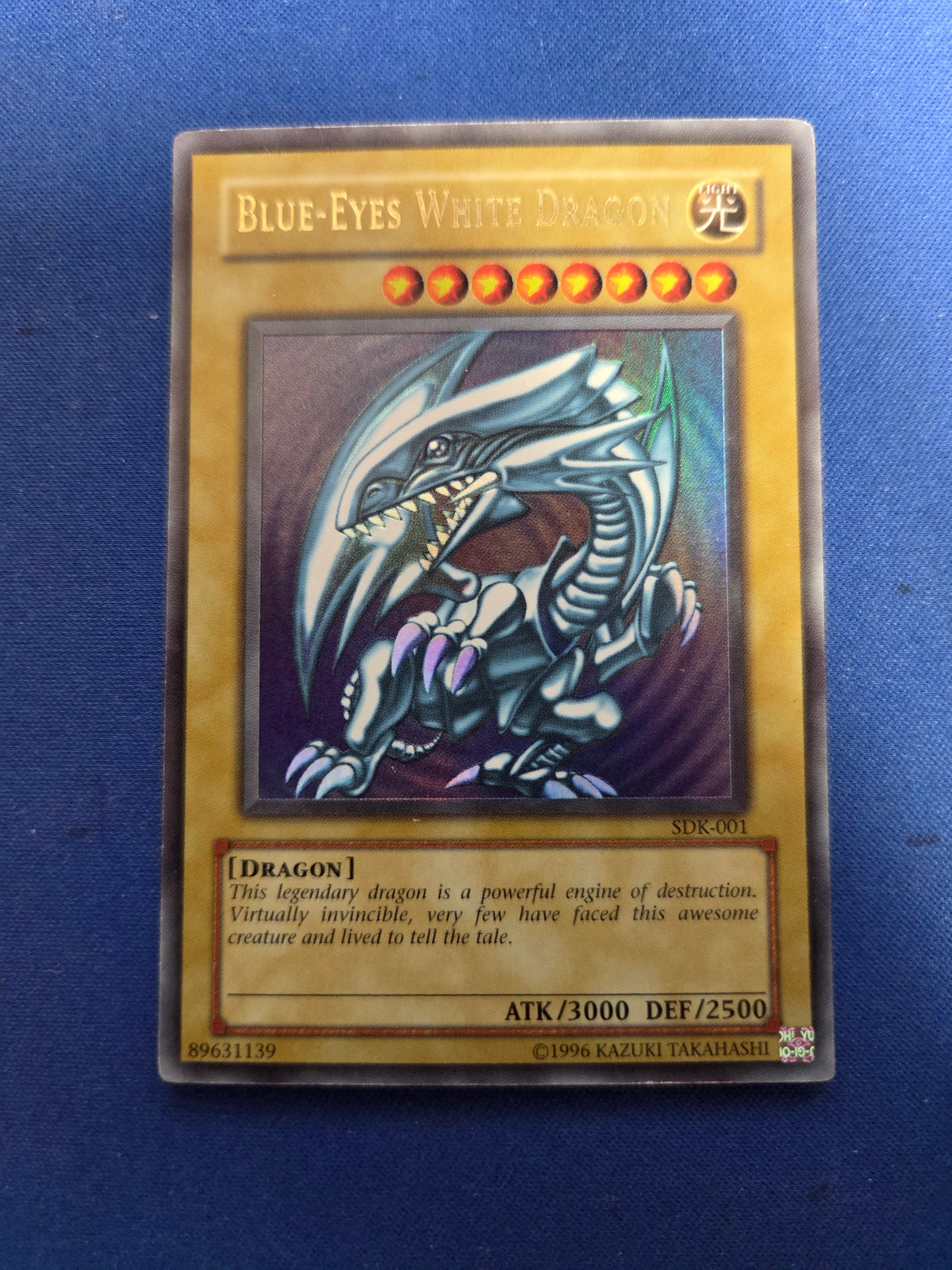 Lightly Played Blue-Eyes White dragon #SDK-001 Unlimited (Cabinet-MP)