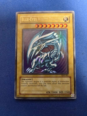 Lightly Played Blue-Eyes White dragon #SDK-001 Unlimited (Cabinet-MP)