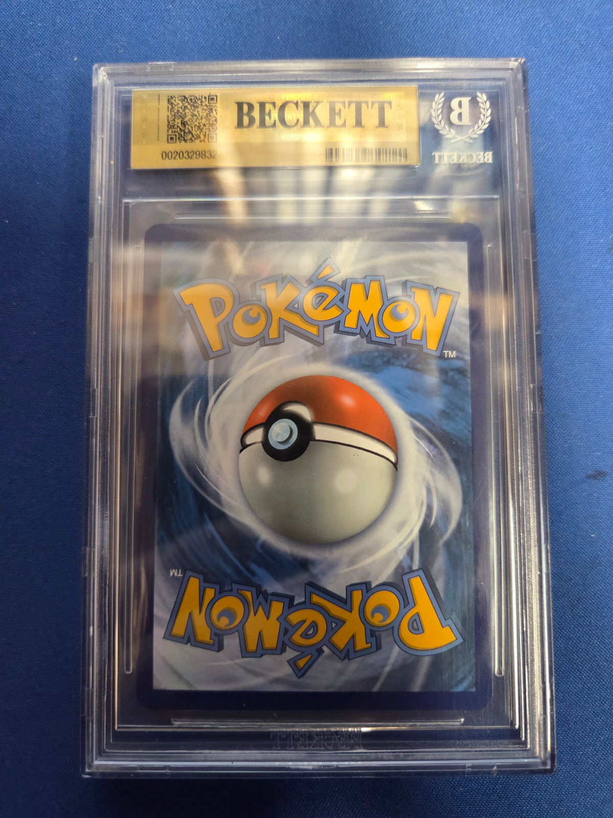 Beckett 9.5 Snorlax VMAX #142 Sword & Shield (Cabinet)