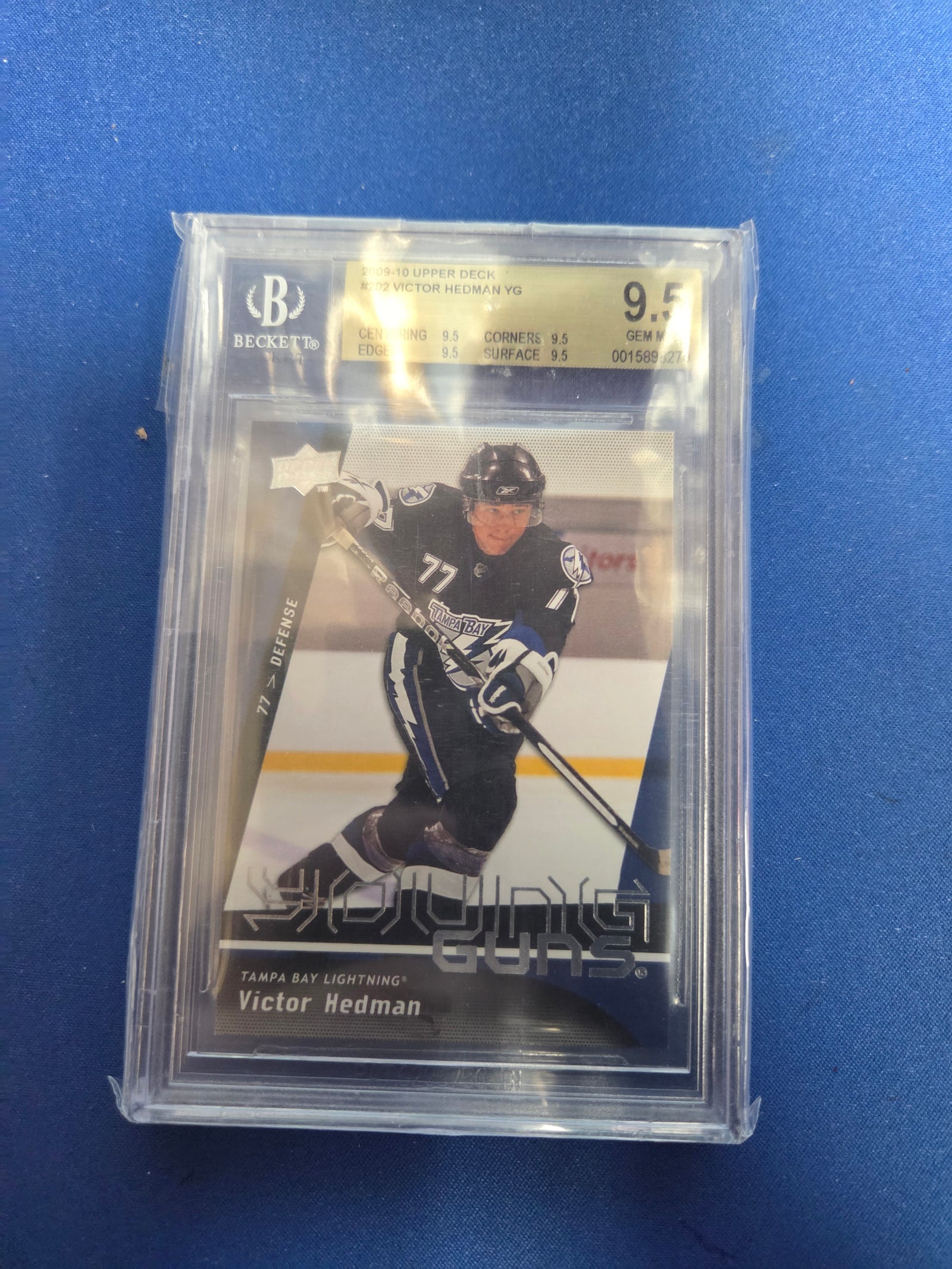 Beckett 9.5 Victor Hedman #202 Young Guns (cabinet)